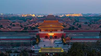 8K大气延时北京紫禁城故宫日转夜城市夜景视频的预览图